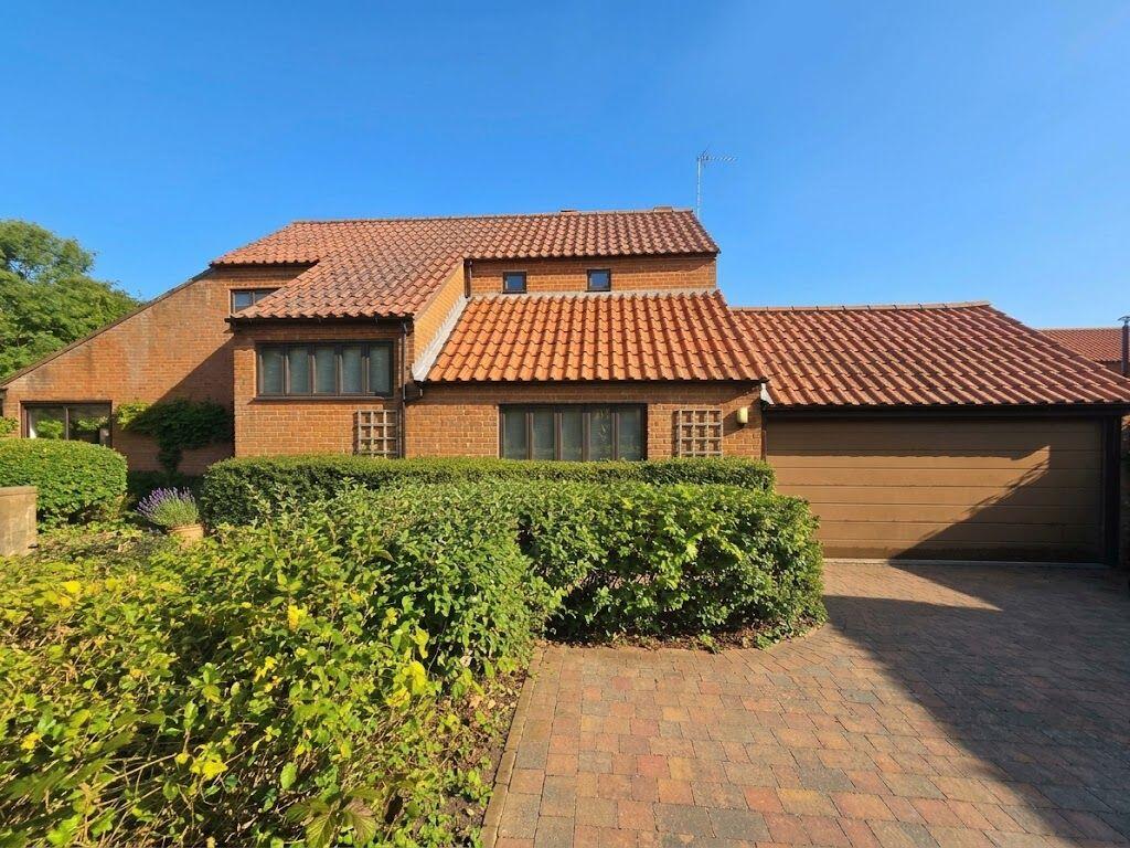 4-bed detached on Kindleton, Great Linford, Milton Keynes, £550,000