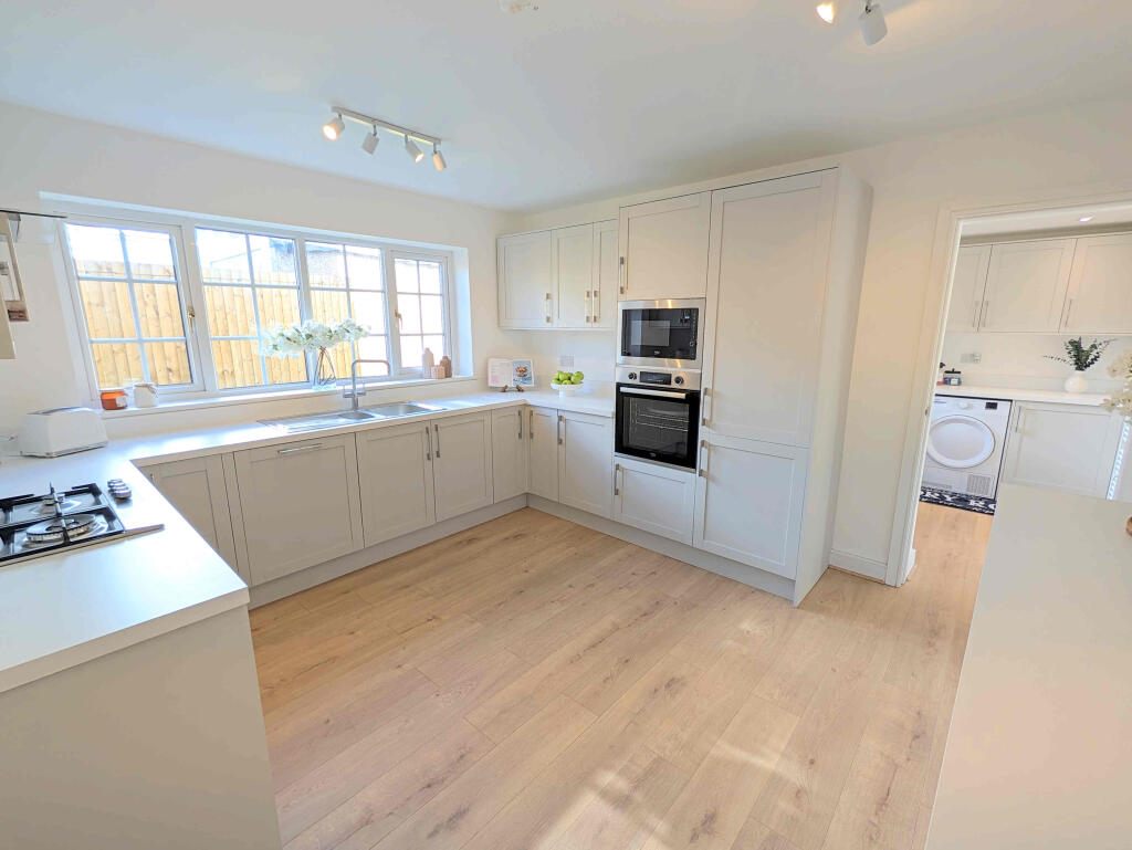 1 Primrose Way, Shelf, HX3 7RR photo 3