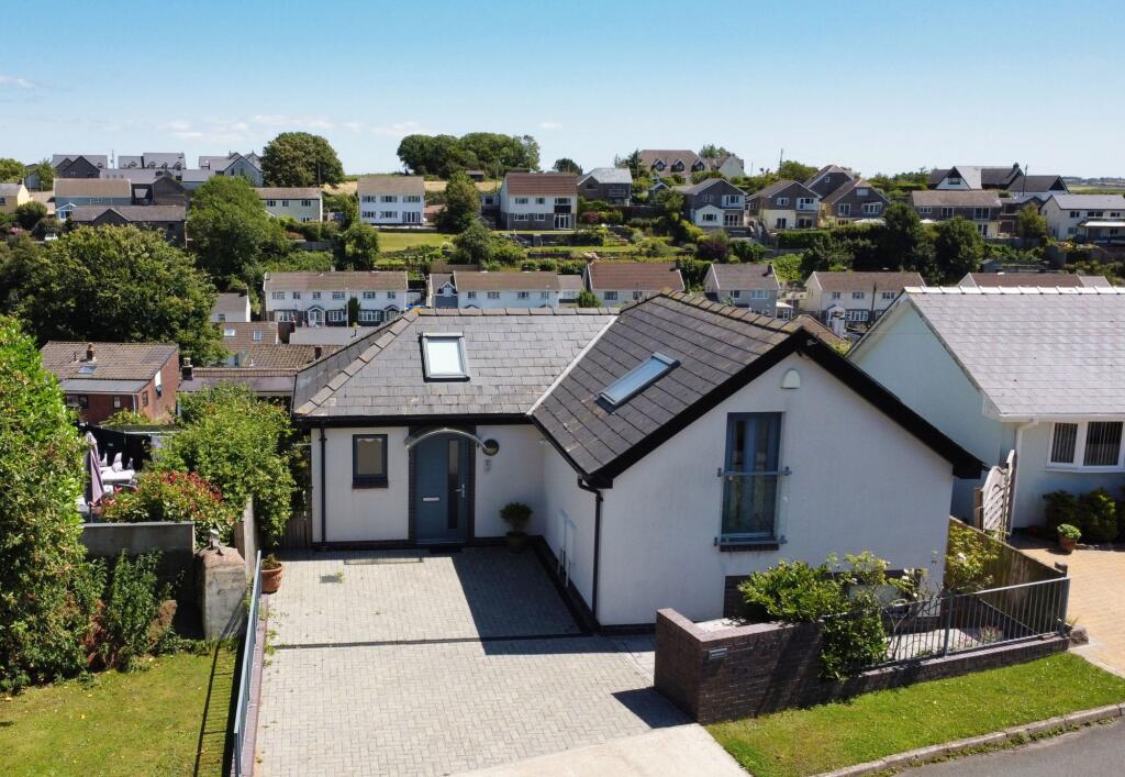 Main image of property: Hafod Wen, Heol Sant Bridget, St Brides Major, The Vale of Glamorgan CF32 0SL