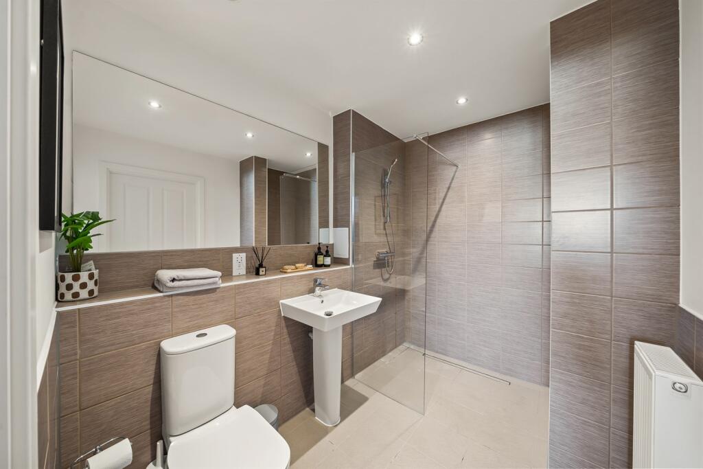 Apartment in Sutton - View 4