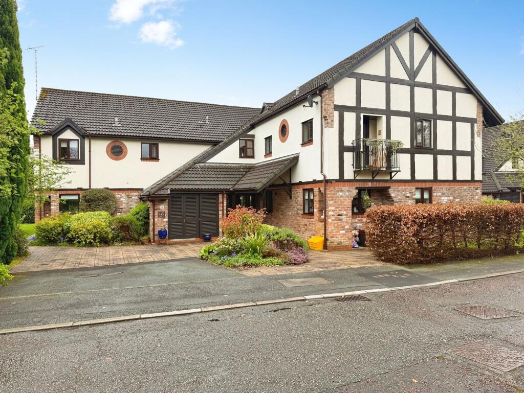 Main image of property: Glenbourne Park, Bramhall, SK7 - Ground Floor Apartment With Garden Access
