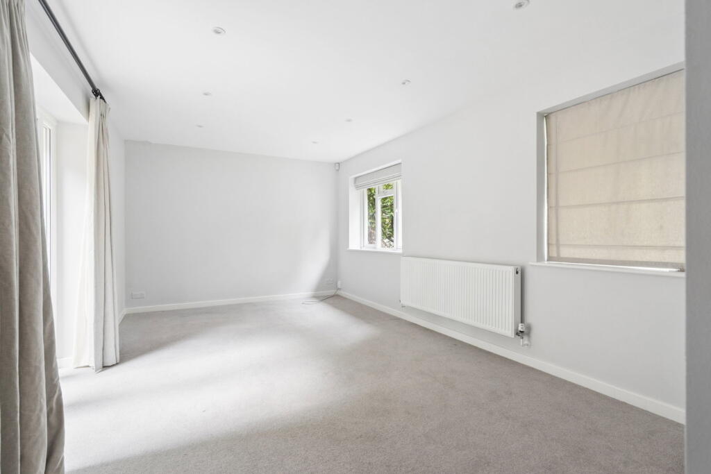 House in Three Rivers, Chorleywood - View 5