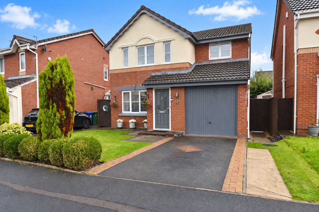 Main image of property: Birchwood, Droylsden, M43