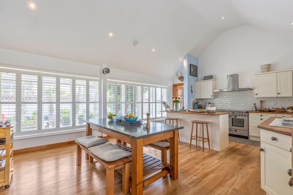 Impressive Brick and Flint Barn Conversion in Hockwold photo 2