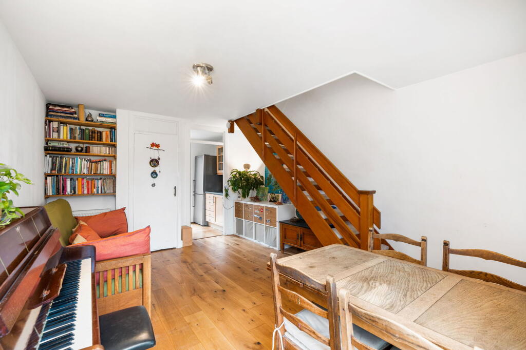 Melksham Close, Horsham, RH13 photo 3