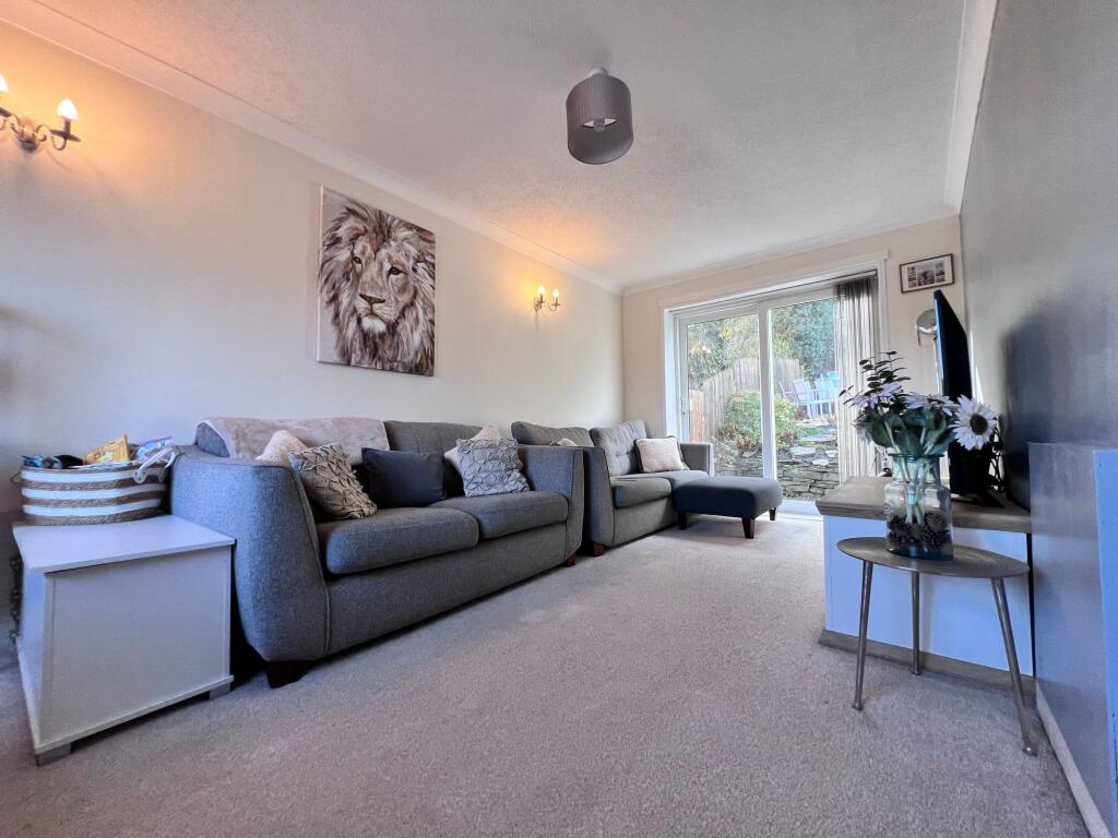 Albany Drive, Huddersfield, HD5 photo 5