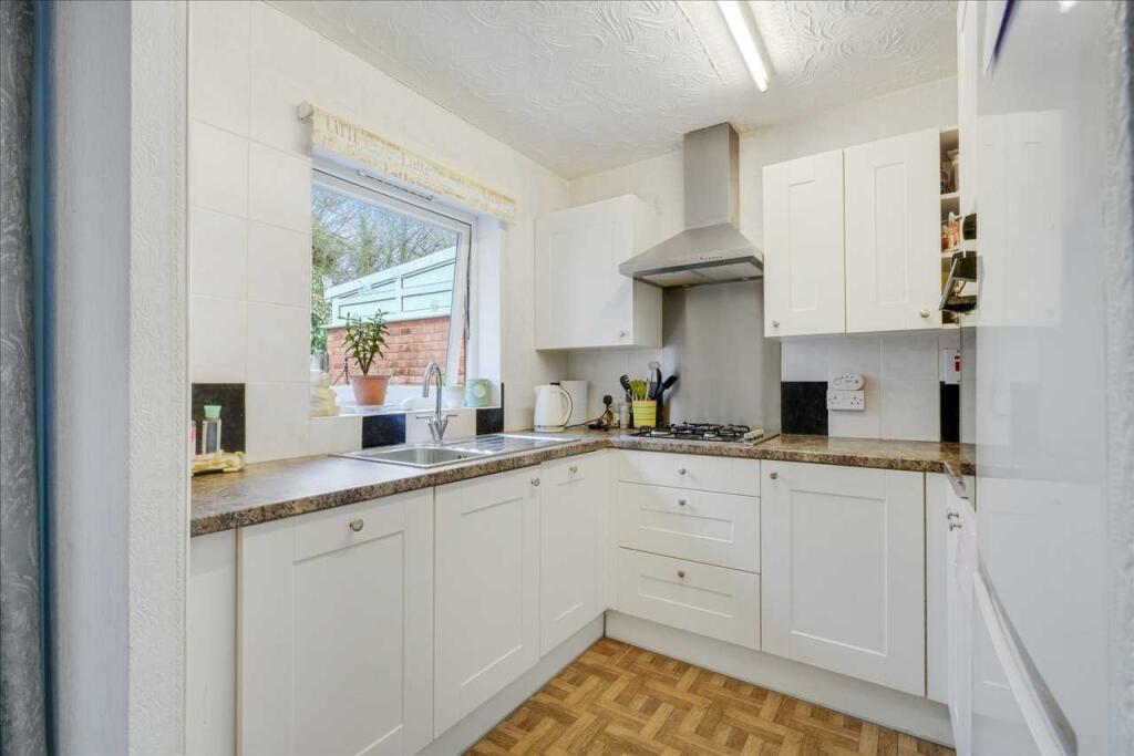 Brownbaker Court, Neath Hill, Milton Keynes photo 3
