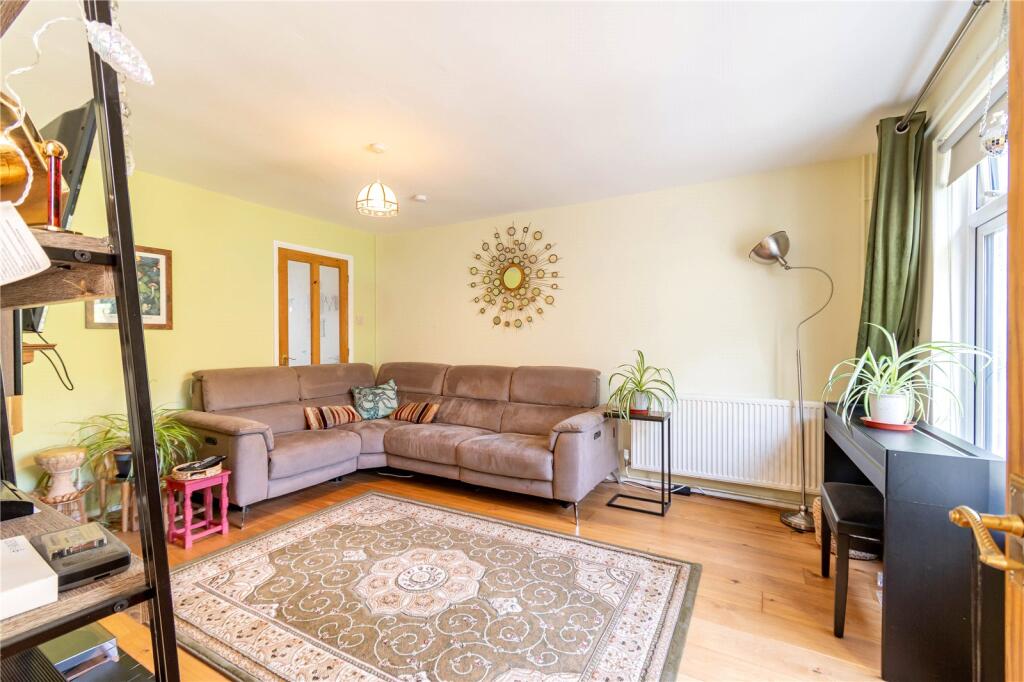 House in Devizes, Roundway - View 3