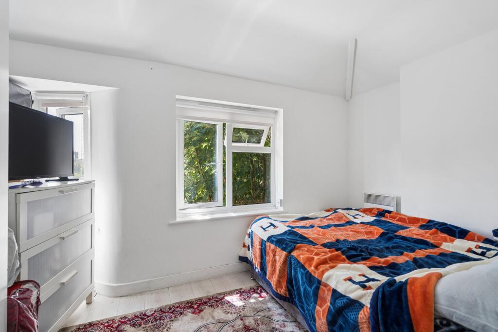 Apartment in Watford - More