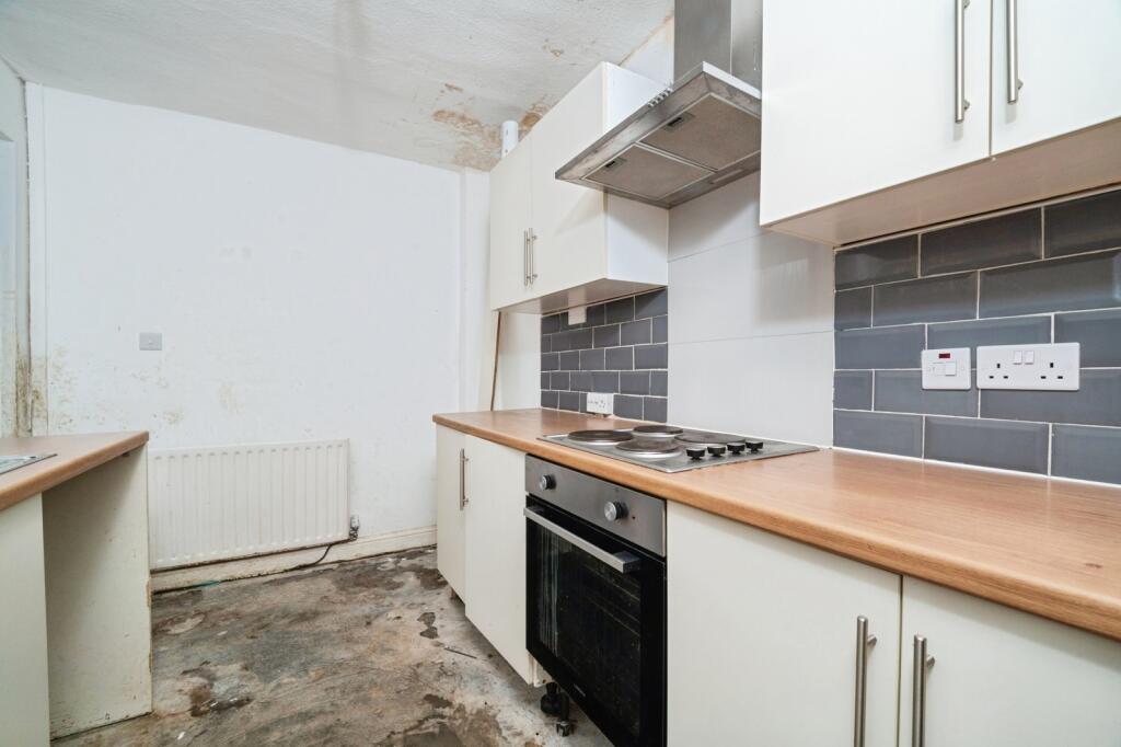 House in Grimsby, New Clee - View 5