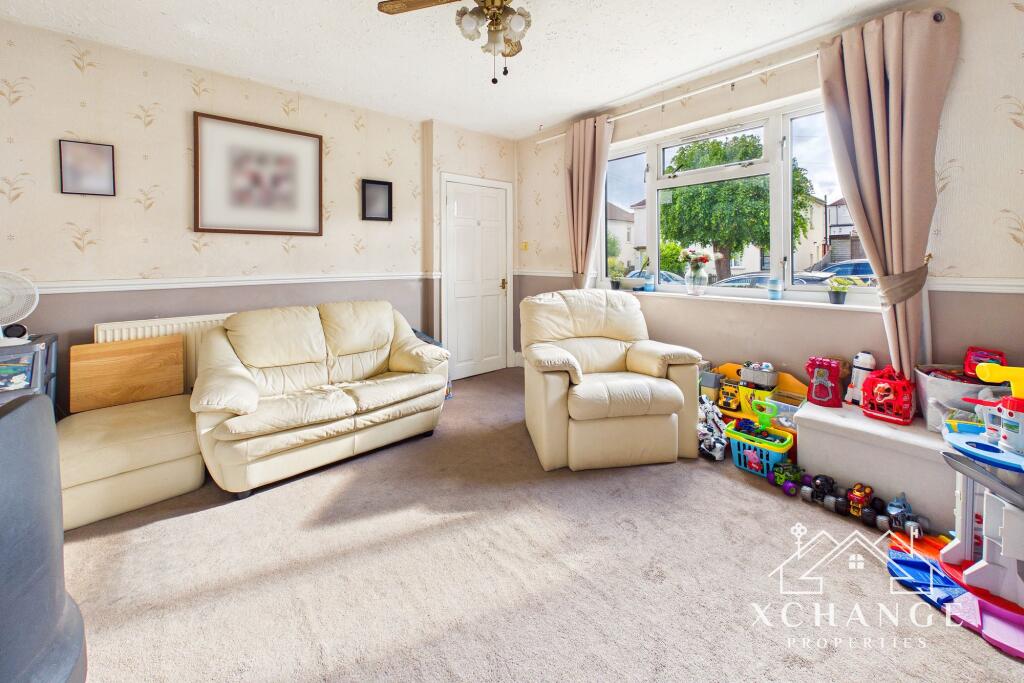 House in Nuneaton and Bedworth, Warwickshire - More