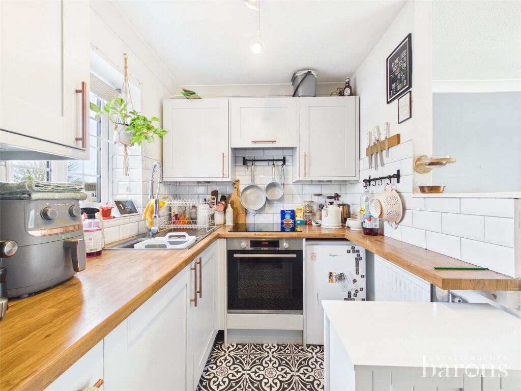 Vivaldi Close, Basingstoke, Hampshire, RG22 photo 4