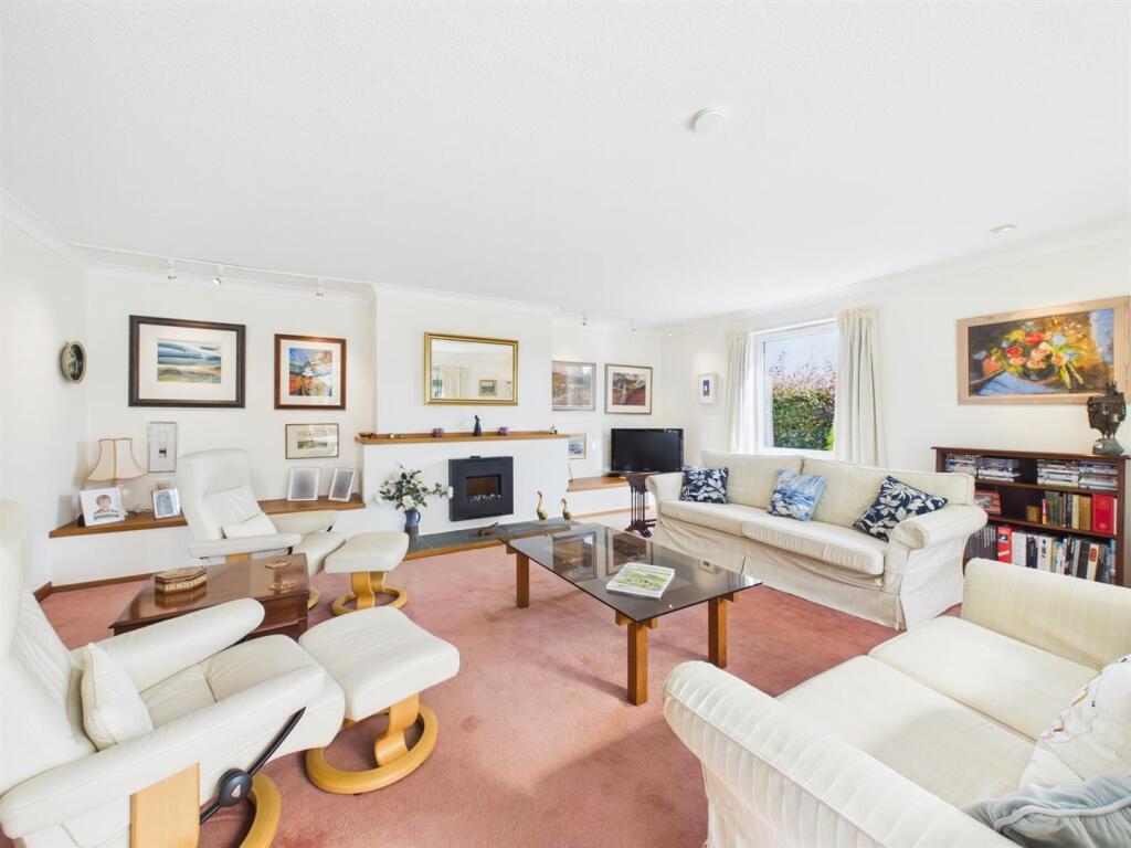 House in Perth, Burghmuir - More