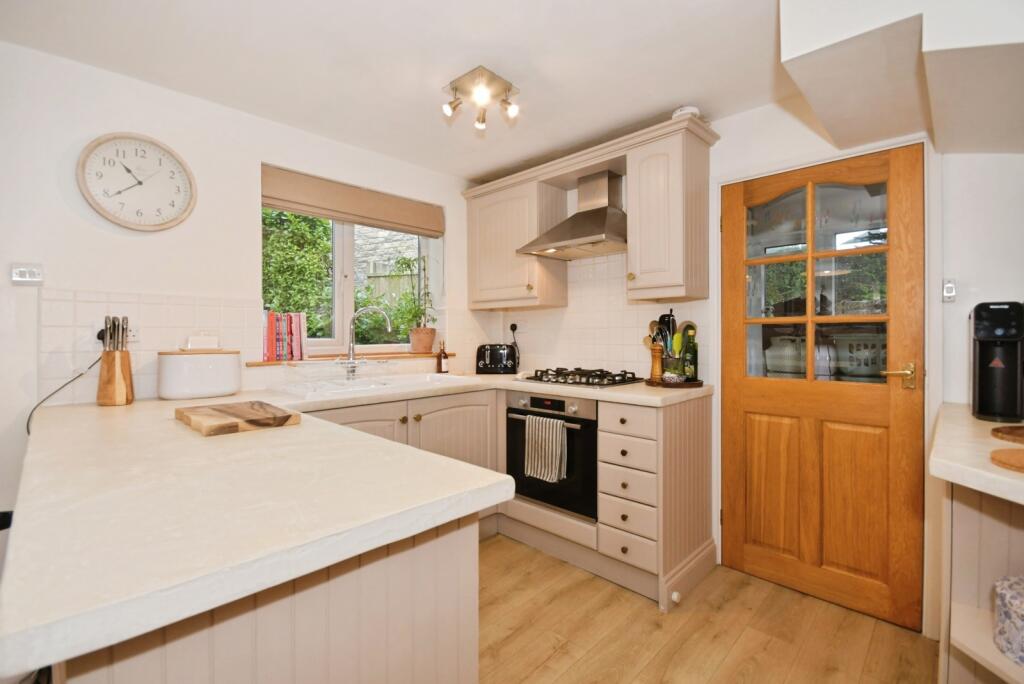 House in High Peak, Chapel-en-le-Frith - More