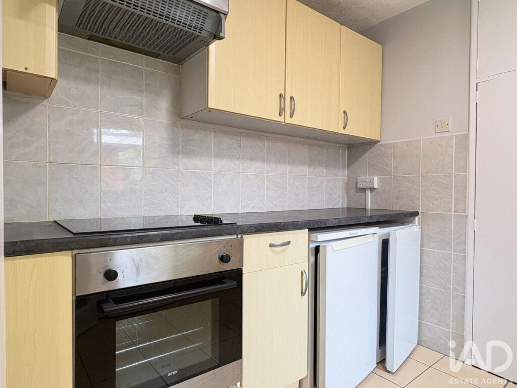 Apartment in Reading - View 5