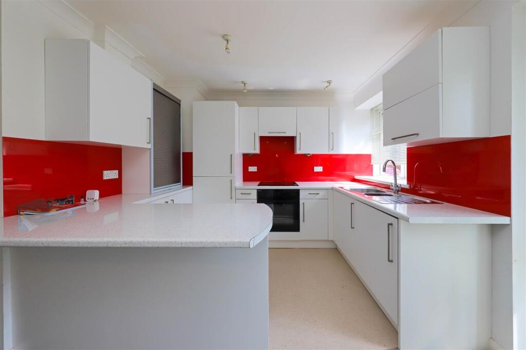 Apartment in Hove, Aldrington - View 2