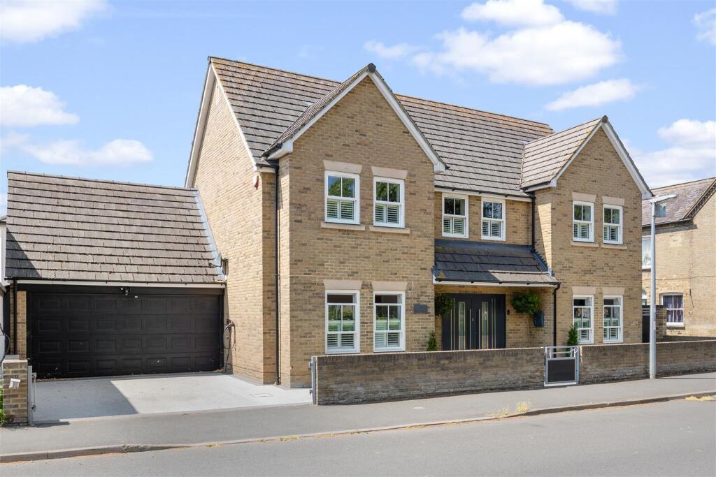 Main image of property: The Green, Stotfold SG5 4DG