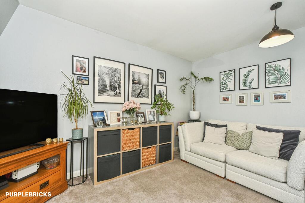 Apartment in Swindon, St. Andrews - View 3