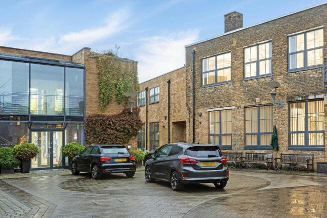 32061_forest_re___the_courtyard___ext05_lo.jpg