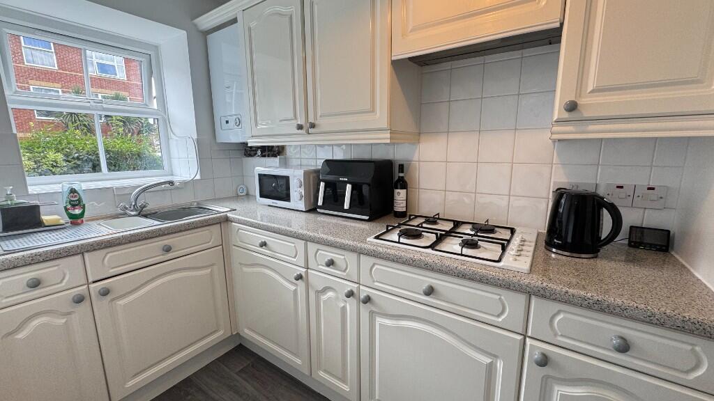 The Causeway, Seaford, East Sussex, BN25 photo 4