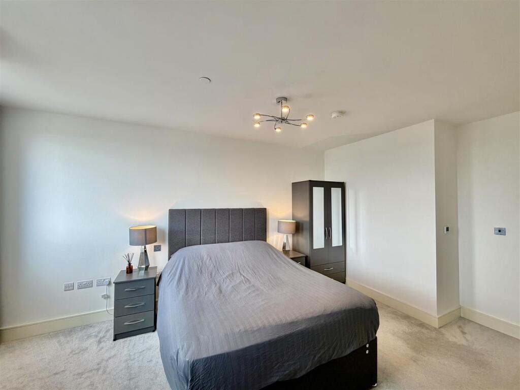 Apartment in Southall - View 5