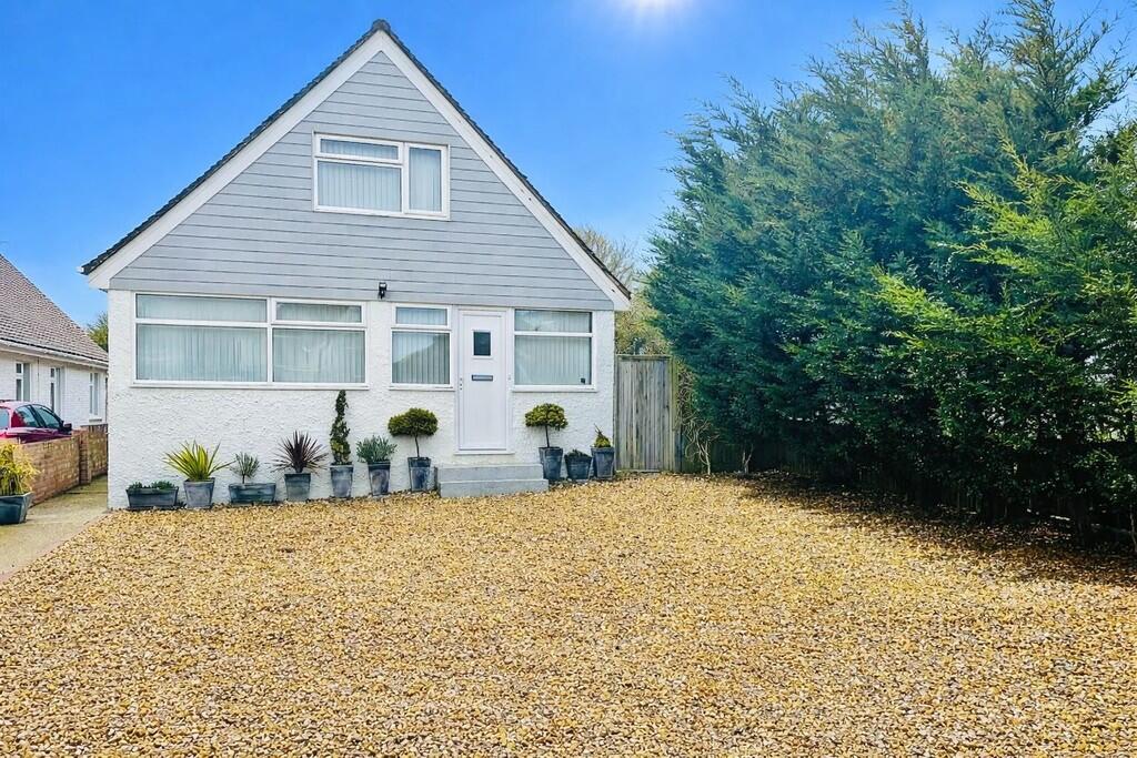 3 bed detached - West End Way, Lancing, BN15 8RL image 2