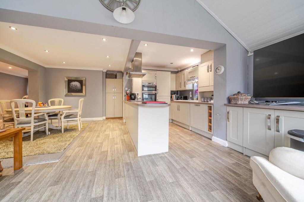 House in Rushmoor, North Town - View 5