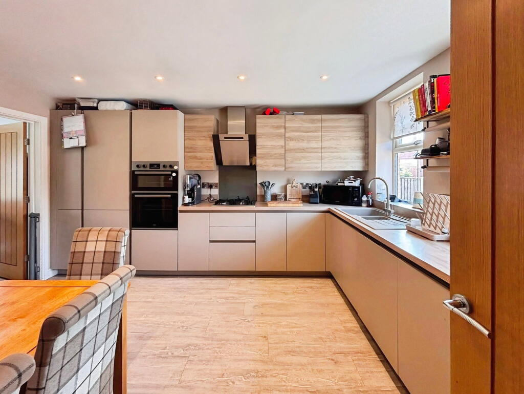 House in North Kesteven, Heckington - View 3
