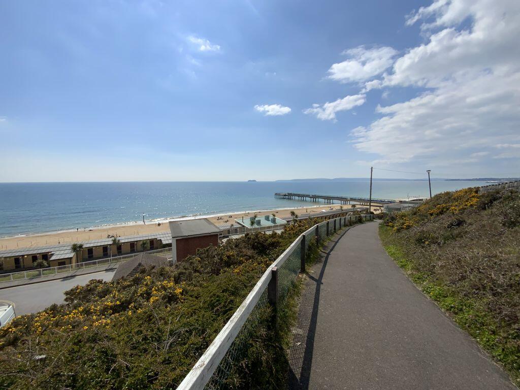 Apartment in Bournemouth, Boscombe - View 2