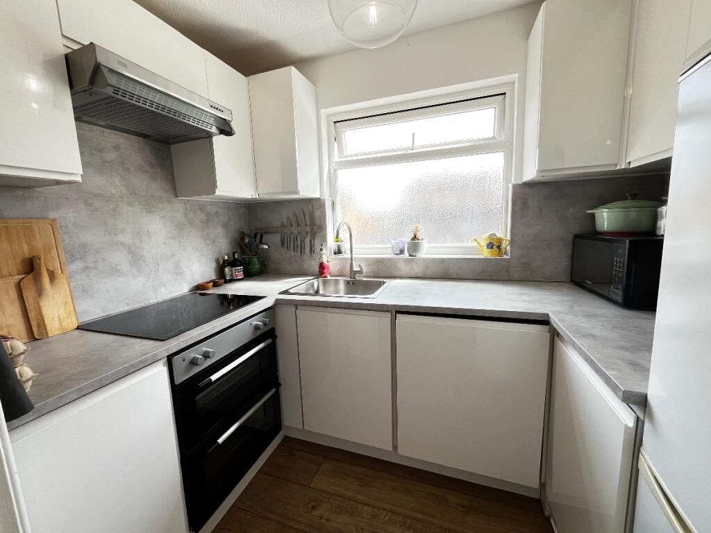 Apartment in London, Harold Wood - View 4