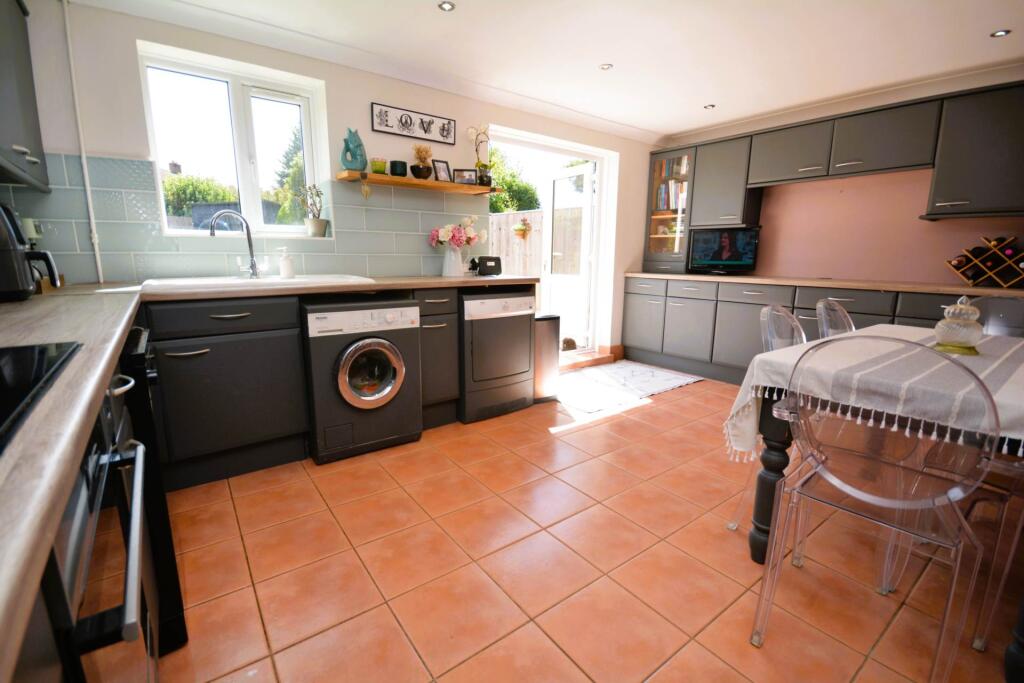 Sandycroft Road, Amersham photo 4