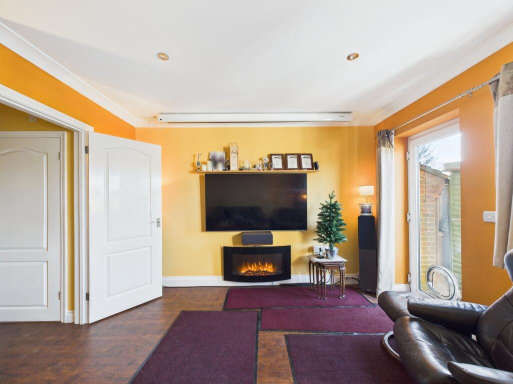 House in Hemel Hempstead, Chesham - More