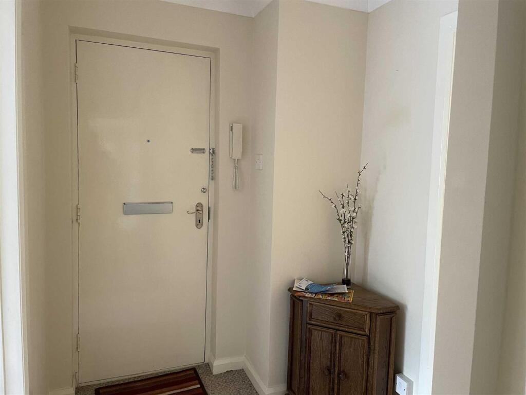 Apartment in Sheffield - View 3