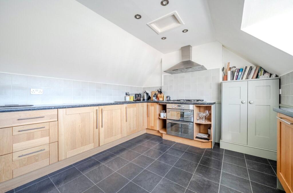 Apartment in Guildford - View 5