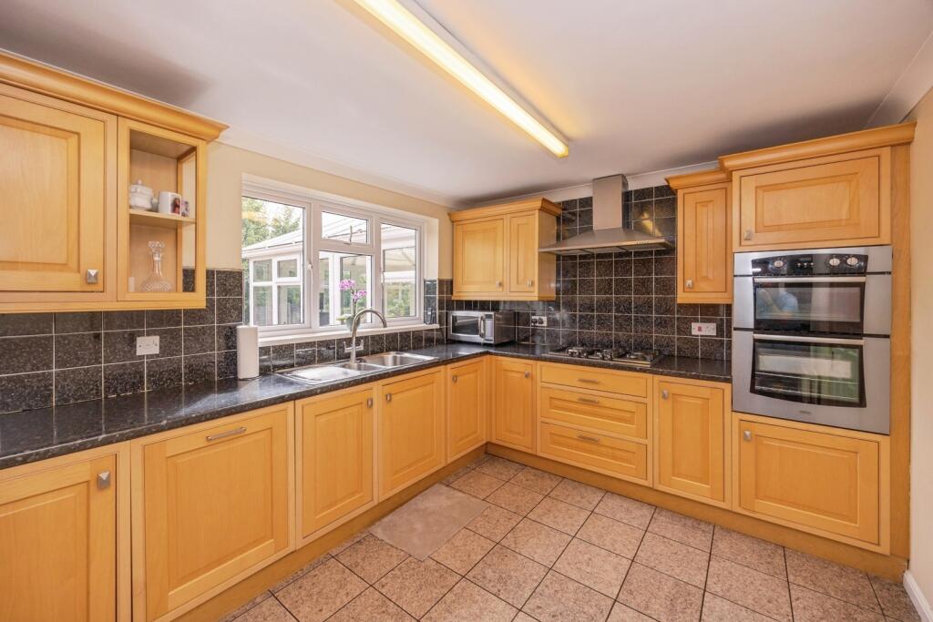 Bentley Close, Waterlooville, Hampshire, PO8 - View 6