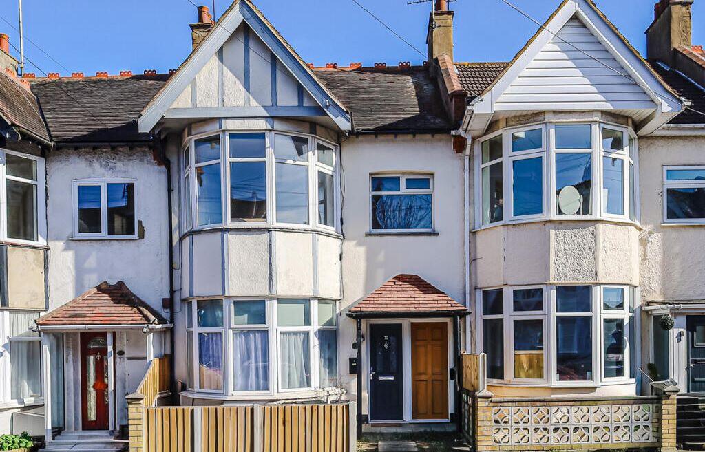 Main image of property: 18A Southview Drive, Westcliff-on-Sea, Essex, SS0 9PW