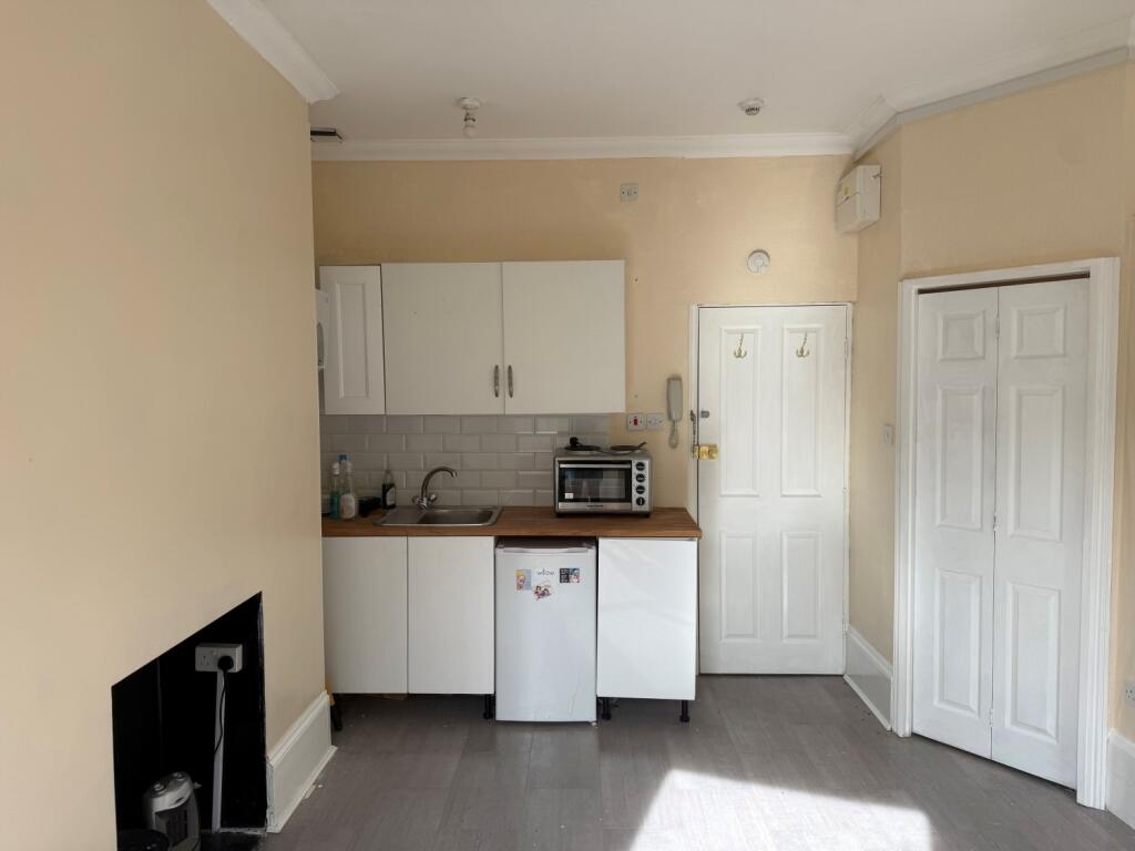 Apartment in Brighton - View 4