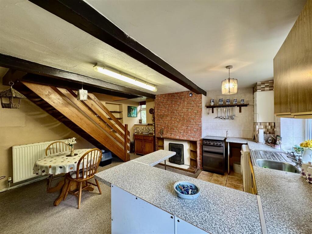 Almondbury Bank, Moldgreen, Huddersfield, HD5 8HF - View 3