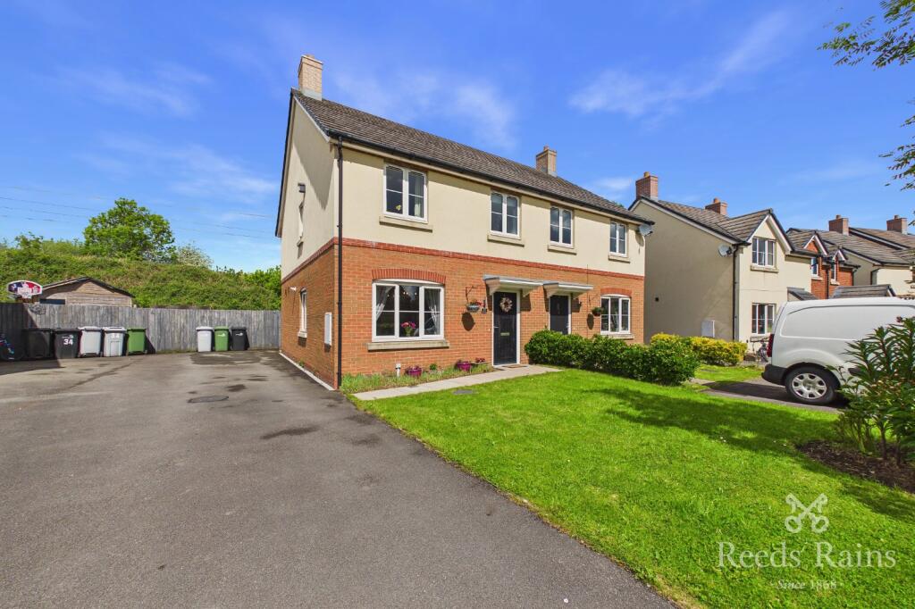 Main image of property: Field View Close, Holmes Chapel, Crewe, Cheshire, CW4