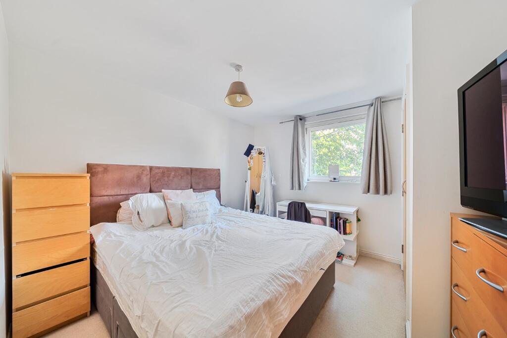 Apartment in London - View 5