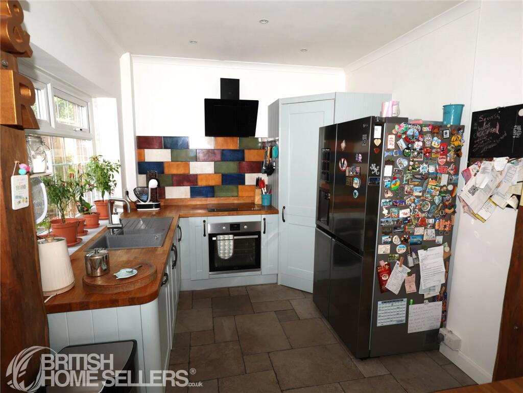 House in Newport - View 4