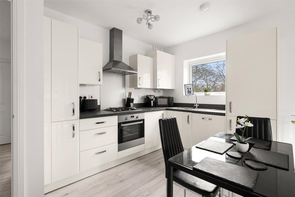 Apartment in Reading - View 3