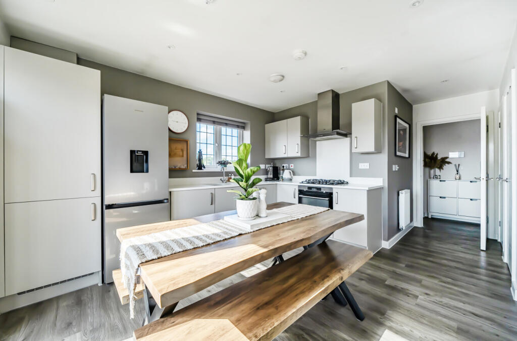 Apartment in Binfield, Blue Mountain, Temple Park - View 2