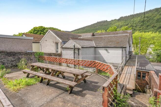 Abercarn Constitutional Club, Station Yd, Bridge Street, Abercarn, Newport, NP11 4SE