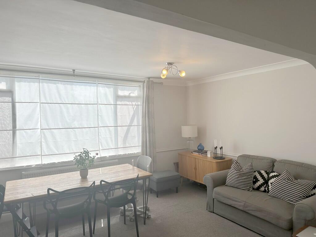 Apartment in Three Rivers, Chorleywood - View 2