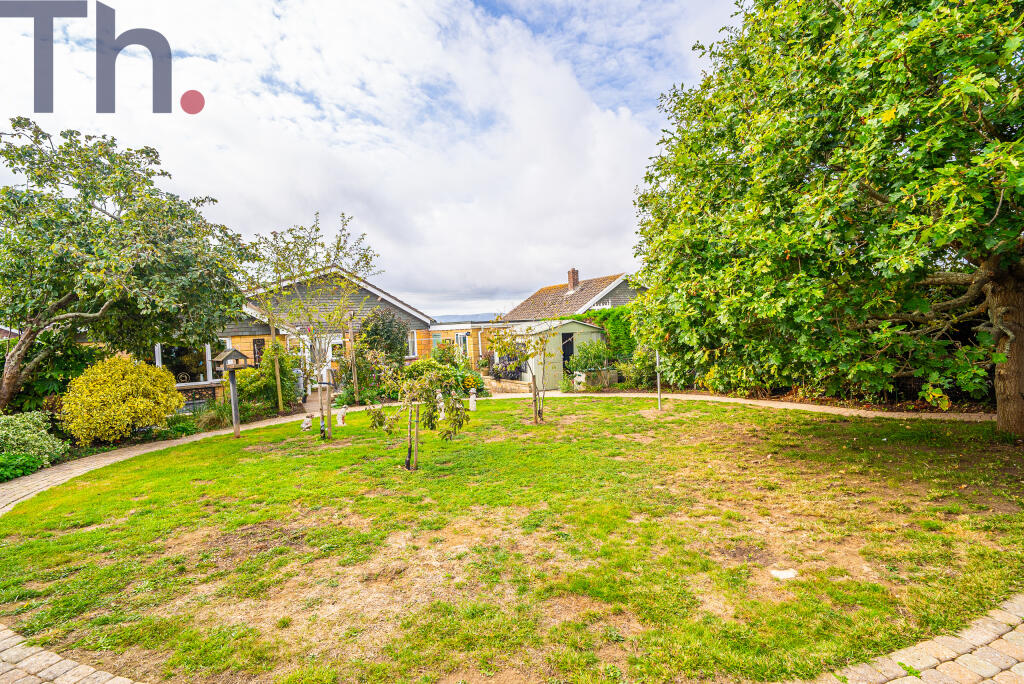House in Sandown, Yaverland - More