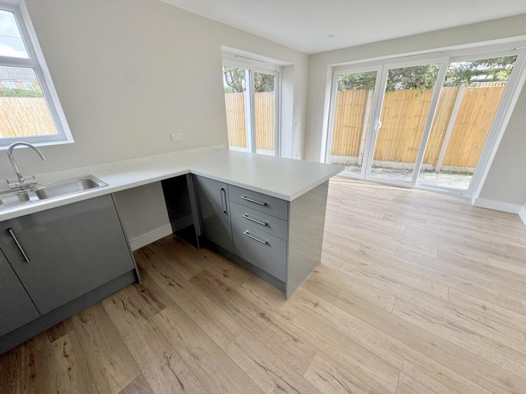 The Crossways, Upton, Poole, BH16 photo 4