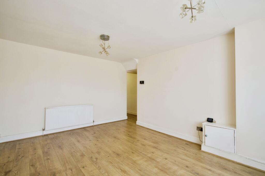 Apartment in Romford - View 4