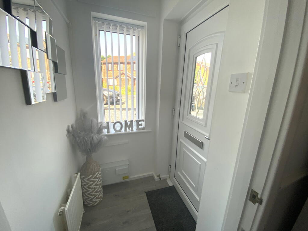 8 Edgemoor Close, Watersheddings OL4 2QP - View 2