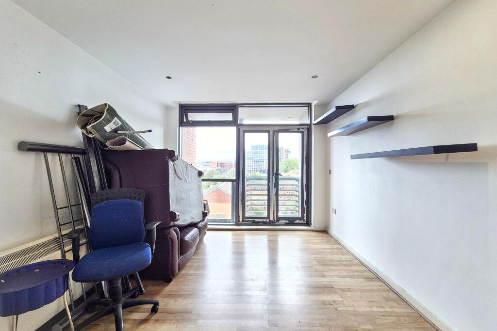Apartment in Liverpool - More